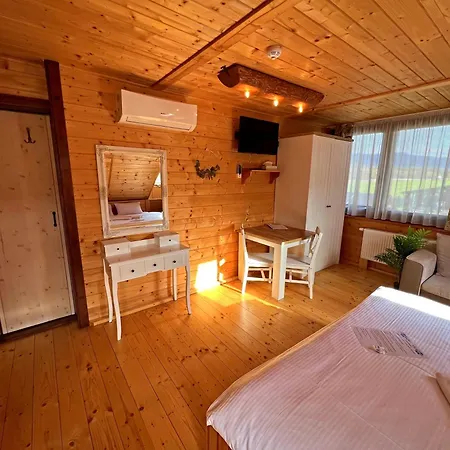 V Superior Izbach V Podkrovi Koliba Pacho *