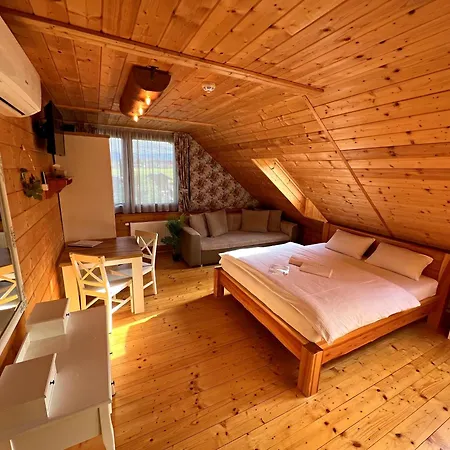 V Superior Izbách V Podkroví Koliba Pacho Appartamento Prievidza