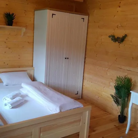 V Superior Izbach V Podkrovi Koliba Pacho *